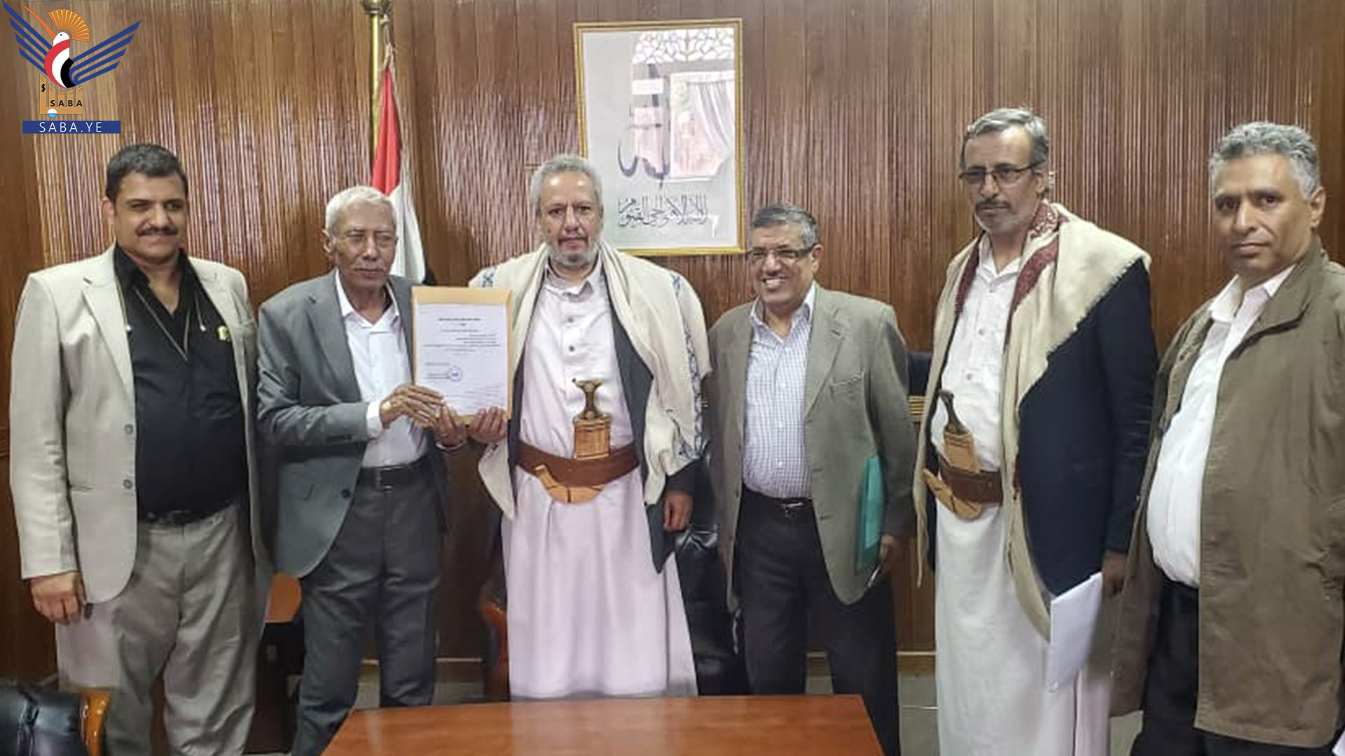 هيئة مكافحة الفساد تتسلّم الإقرار الثاني من محافظ حضرموت لقمان باراس