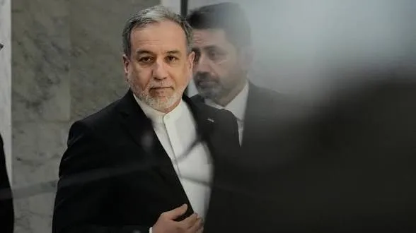 عراقجي يرد على ادعاءات عجز طهران: دمرنا مئات المواقع العسكرية الأمريكية