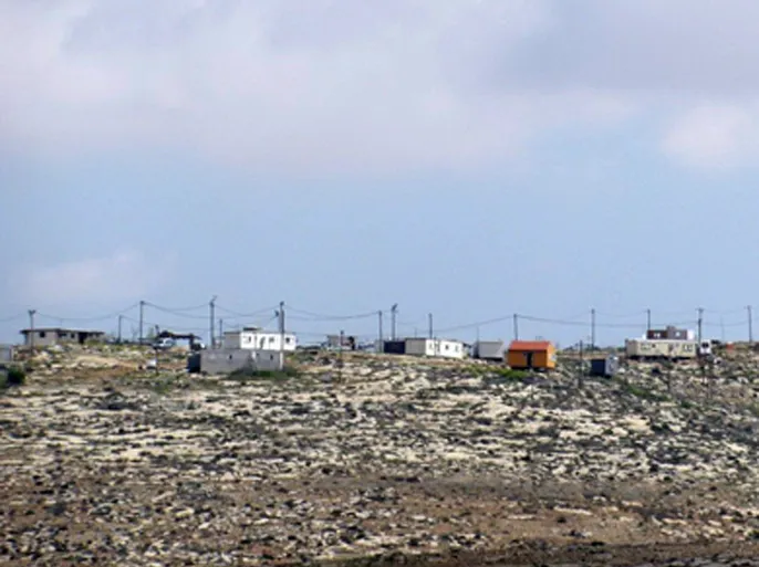 مستوطنون بحماية العدو الصهيوني يوسعون بؤرة استيطانية شرق بيت ساحور