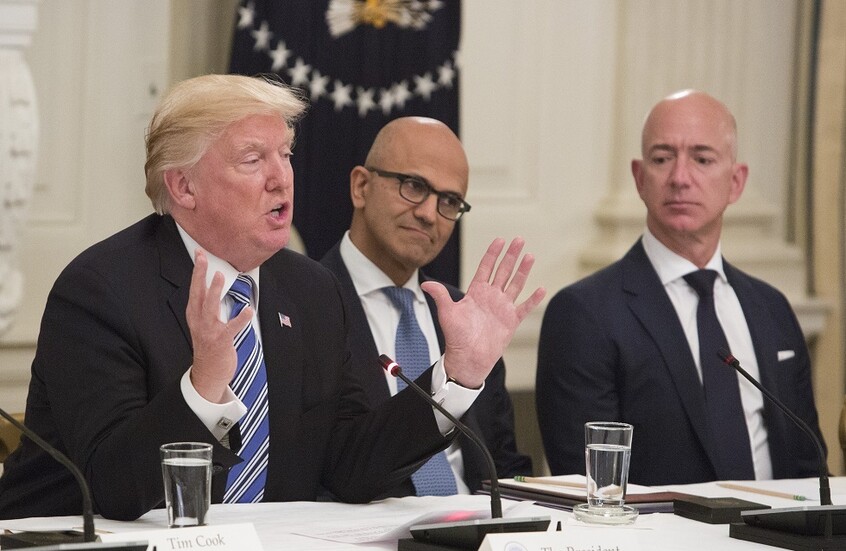 سيناتور أمريكي يكشف الأسباب الحقيقية للإغلاق الحكومي