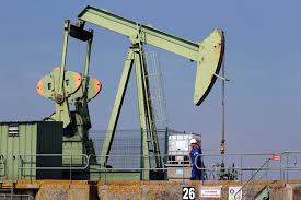 أسعار النفط تتراجع مع ترقب إنهاء الإغلاق الحكومي في أمريكا