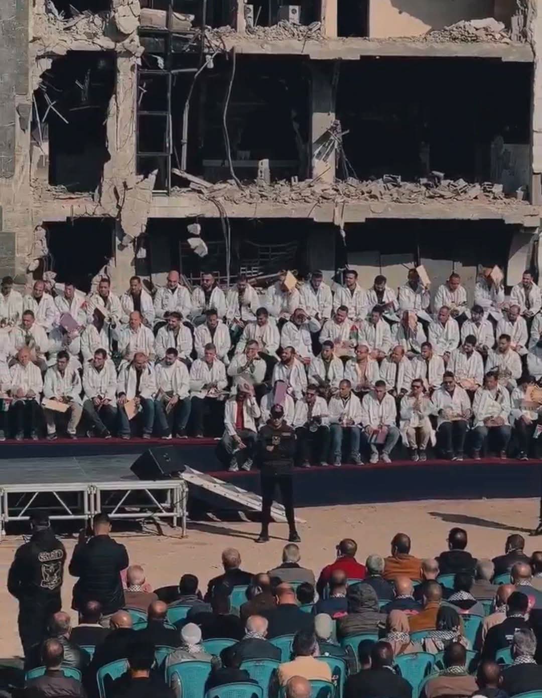 "الصحة"بغزة:ساحة مستشفى الشفاء التي استشهاد فيها 400 شخص تشهد تخرج 170 طبيبا