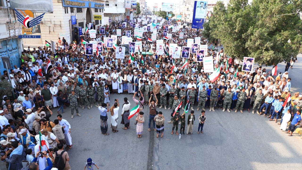 طوفان بشري في 317 ساحة بالحديدة تضامناً مع إيران وتحذيراً لأمريكا وإسرائيل