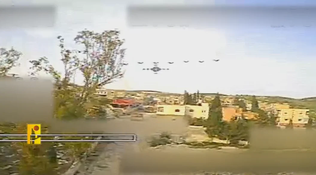 المقاومة اللبنانية تستهدف جرافة تهدم بيوتاً في بنت جبيل وتجمعاً للاحتلال في القنطرة