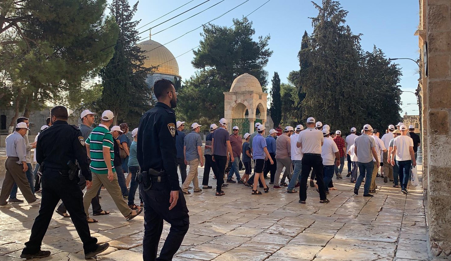 عشرات المستوطنين يقتحمون المسجد الاقصى  ويؤدون رقصات وغناء في باحته