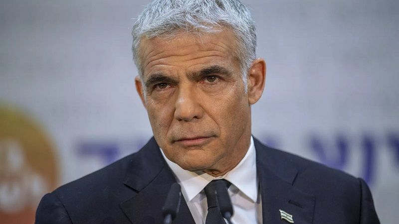 لابيد: الوقت ينفد لدى المختطفين وعلينا إبرام الصفقة الآن لإعادتهم