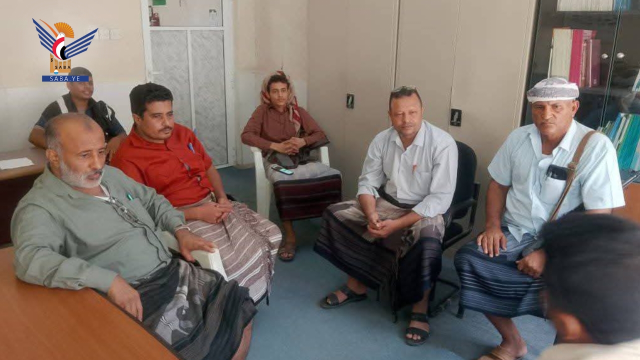 مناقشة آليات تطوير التسويق السمكي وتفعيل مشاريع تخدم الصيادين في الحديدة