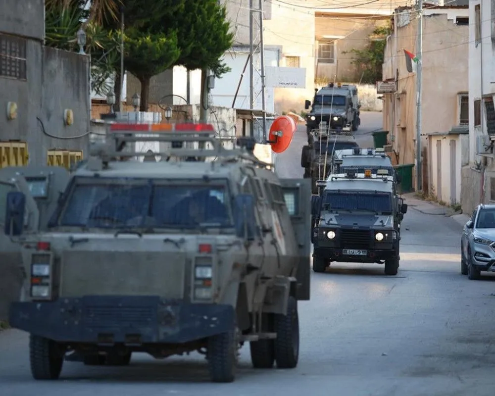 العدو الإسرائيلي يكثف اعتداءاته ضد الفلسطينيين في مناطق متفرقة من الضفة