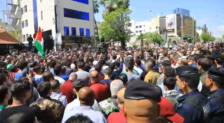 مسيرة في عمّان تحت شعار"كفى قتلاً" دعما لأهالي قطاع غزة