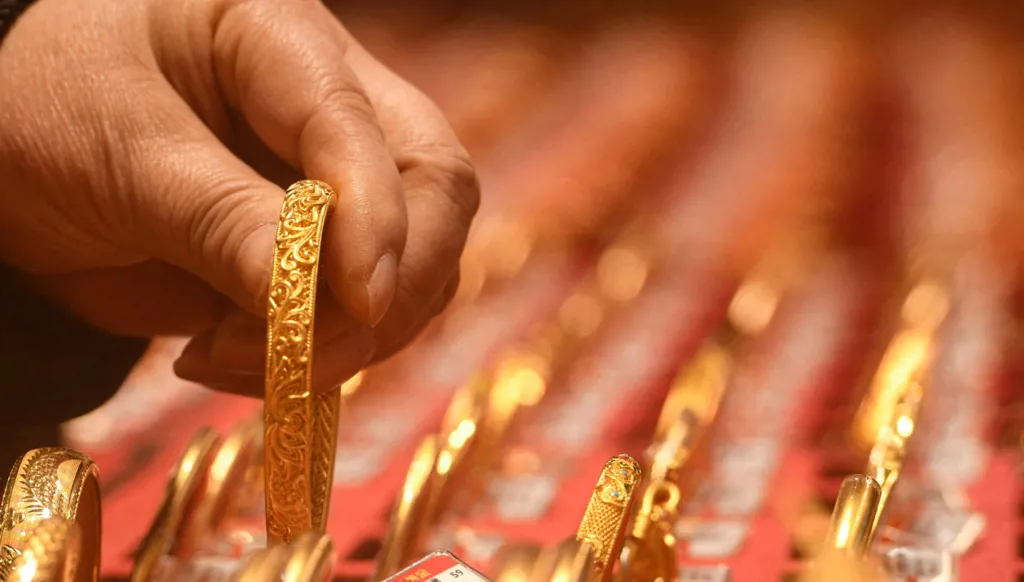 ارتفاع الذهب فوق 5000 دولار مجددا