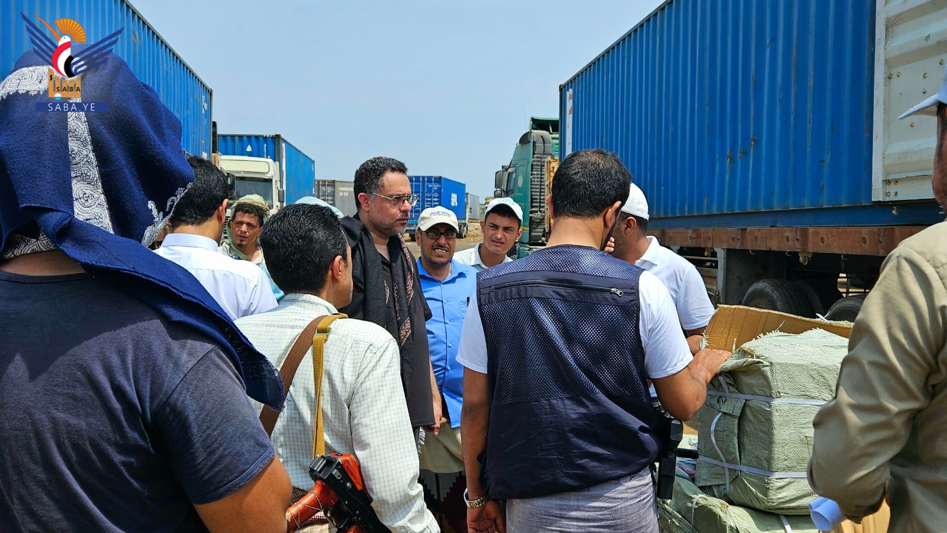 رئيس مصلحة الجمارك يتفقد سير العمل في جمركي ميناء الحديدة والصليف