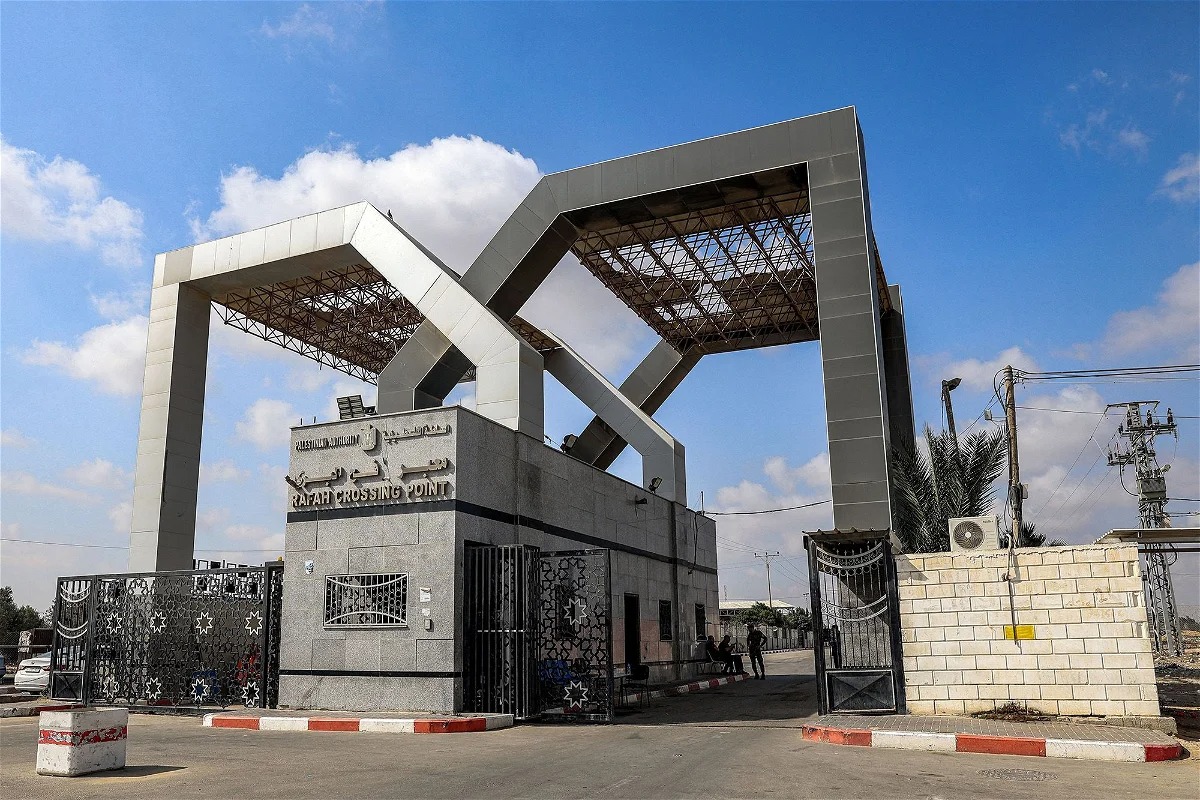 "الهلال الأحمر الفلسطيني": مغادرة 44 مريضا مع مرافقيهم عبر معبر رفح
