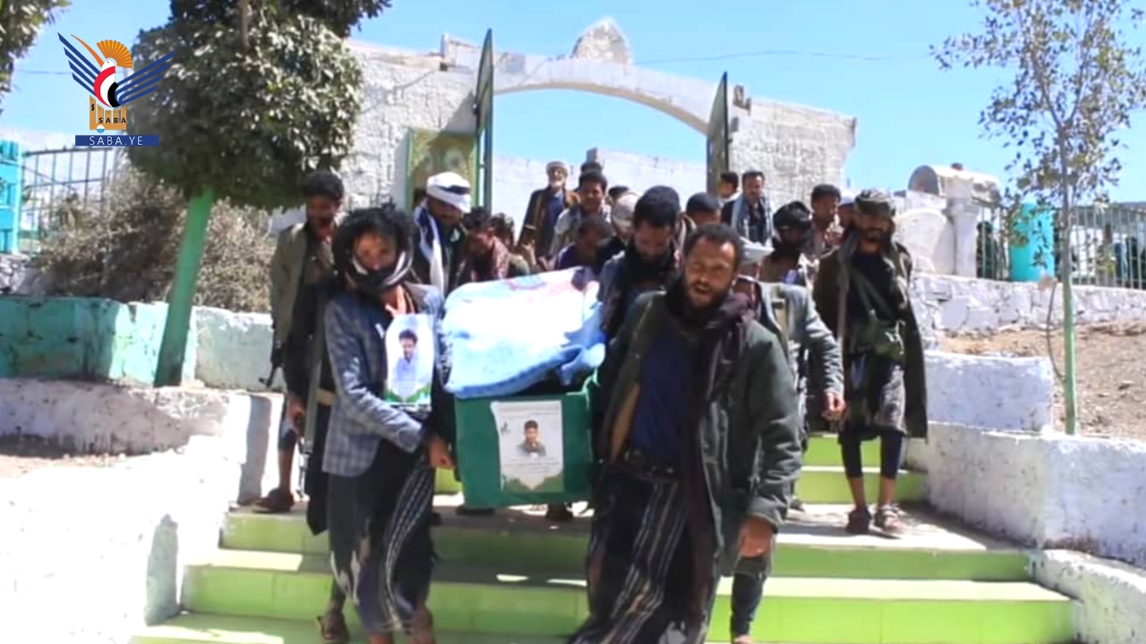 تشيع جثمان الشهيد ملازم ثاني عبده الشرعبي في مديرية التعزية