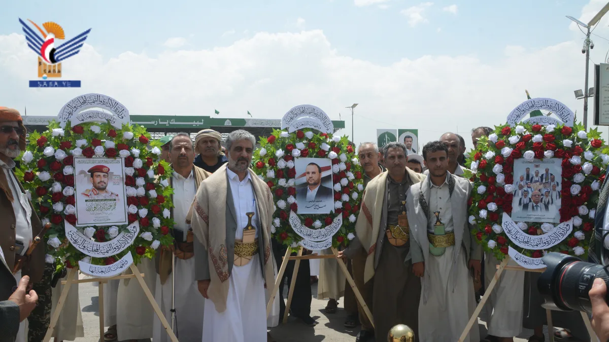  المداني ومنتسبو وزارته يزورون أضرحة الشهداء القادة