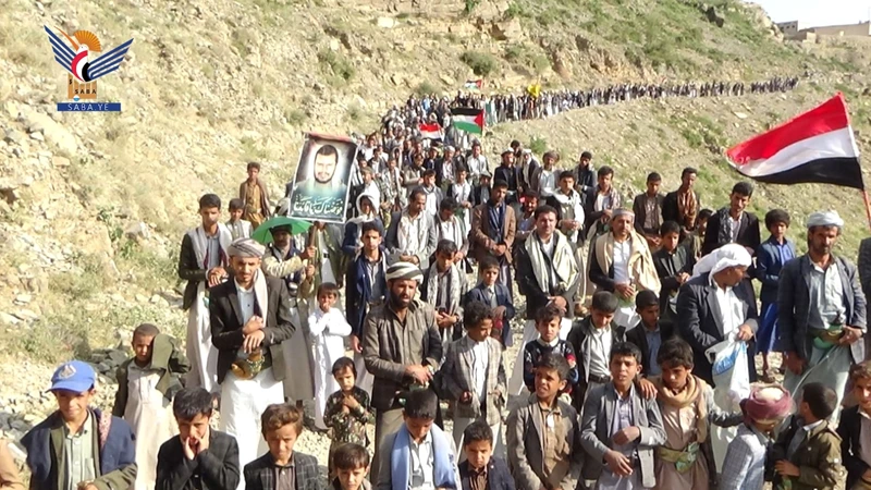 حجة تشهد 352 مسيرة تحت شعار "عامان من العطاء.. ووفاء لدماء الشهداء" حجة تشهد 352 مسيرة تحت شعار "عامان من العطاء.. ووفاء لدماء الشهداء"