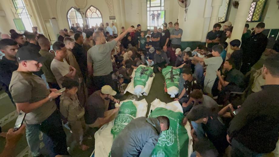 الفلسطينيون يُشيِّعون القيادي الكبير في كتائب القسام محمد عودة