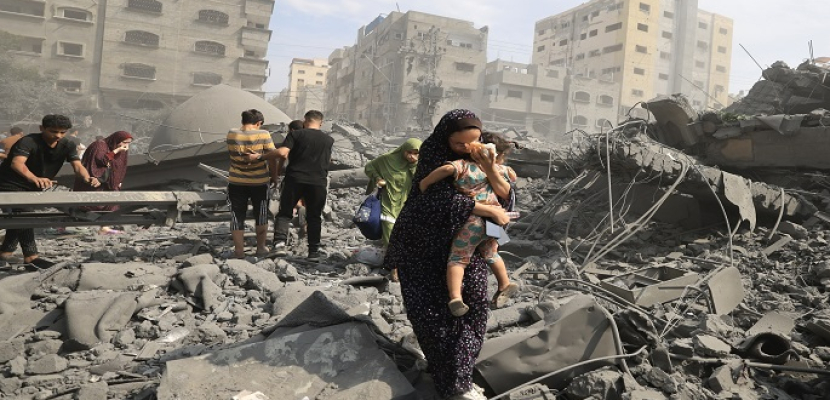 استشهاد 10 فلسطينيين بينهم امرأة وجنينها بقصف صهيوني في مدينة غزة