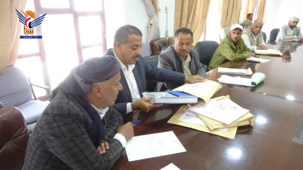 فتح مظاريف مناقصة شراء معدات للوحدة التنفيذية لإعادة تأهيل الطرق في إب