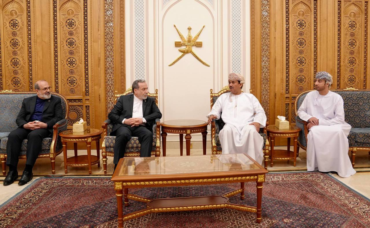 عراقجي يصل إلى العاصمة العمانية مسقط على رأس وفد دبلوماسي