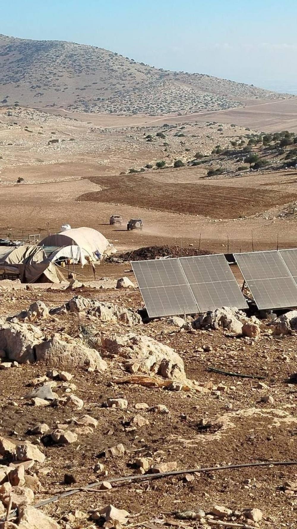 مستوطنون صهاينة يعتدون ويسرقون ممتلكات الفلسطينيين في سلفيت ورام الله