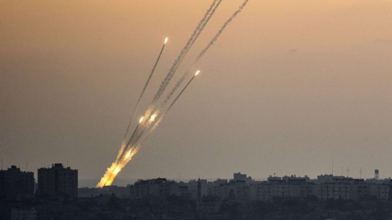 المقاومة الفلسطينية تقصف عسقلان ومستوطنات "غلاف غزة" برشقة صاروخية