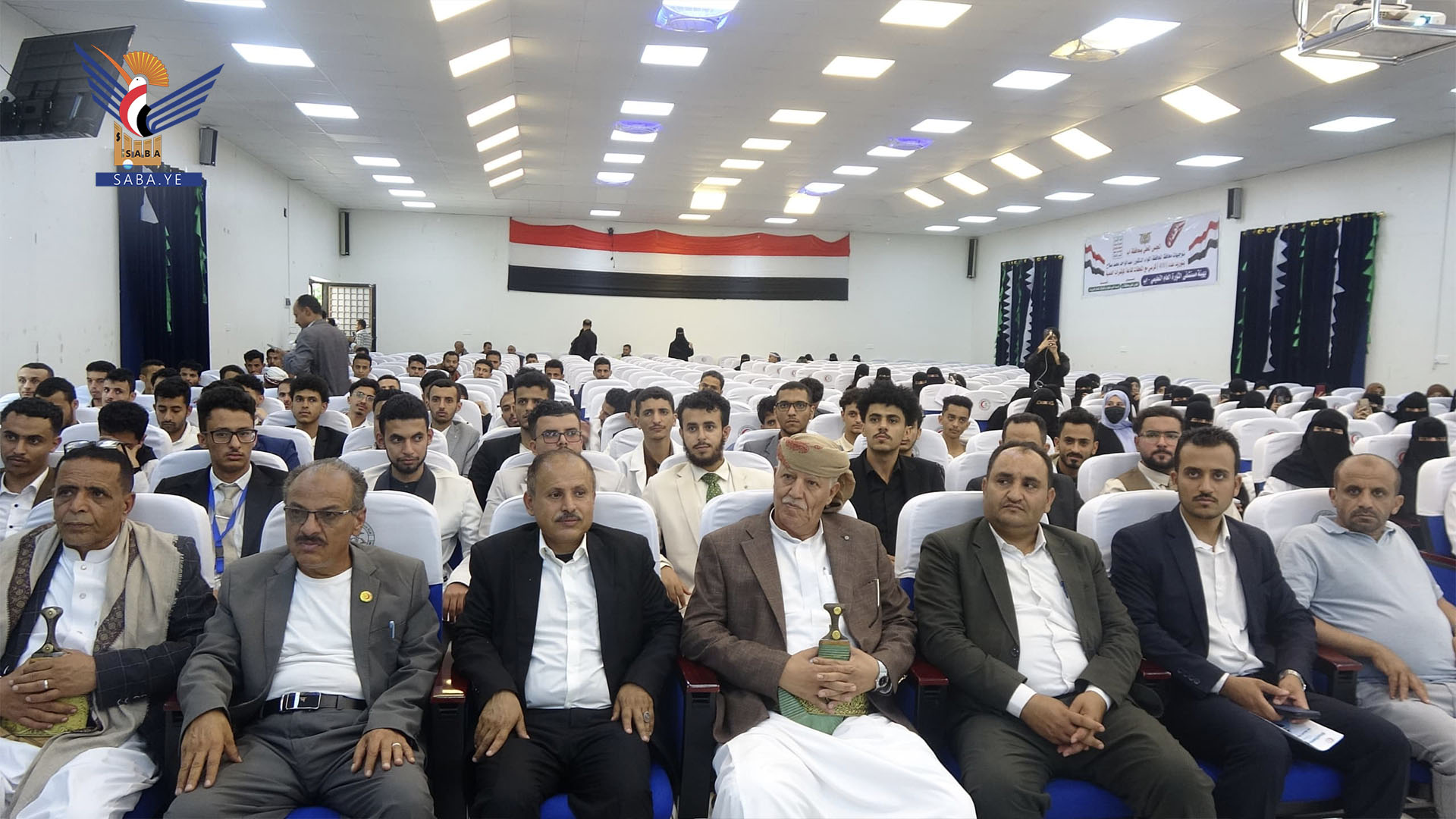 جامعة إب تختتم السمنارات العلمية لطلبة الدفعة الثامنة طب وجراحة