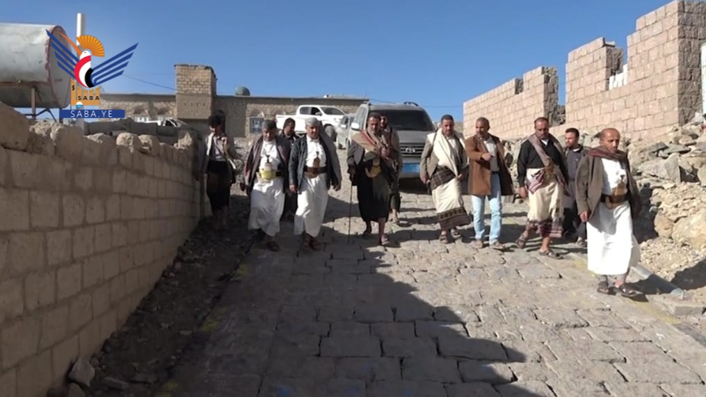 تفقد مشروع الرصف الحجري في عقبة الشرية بمدينة البيضاء