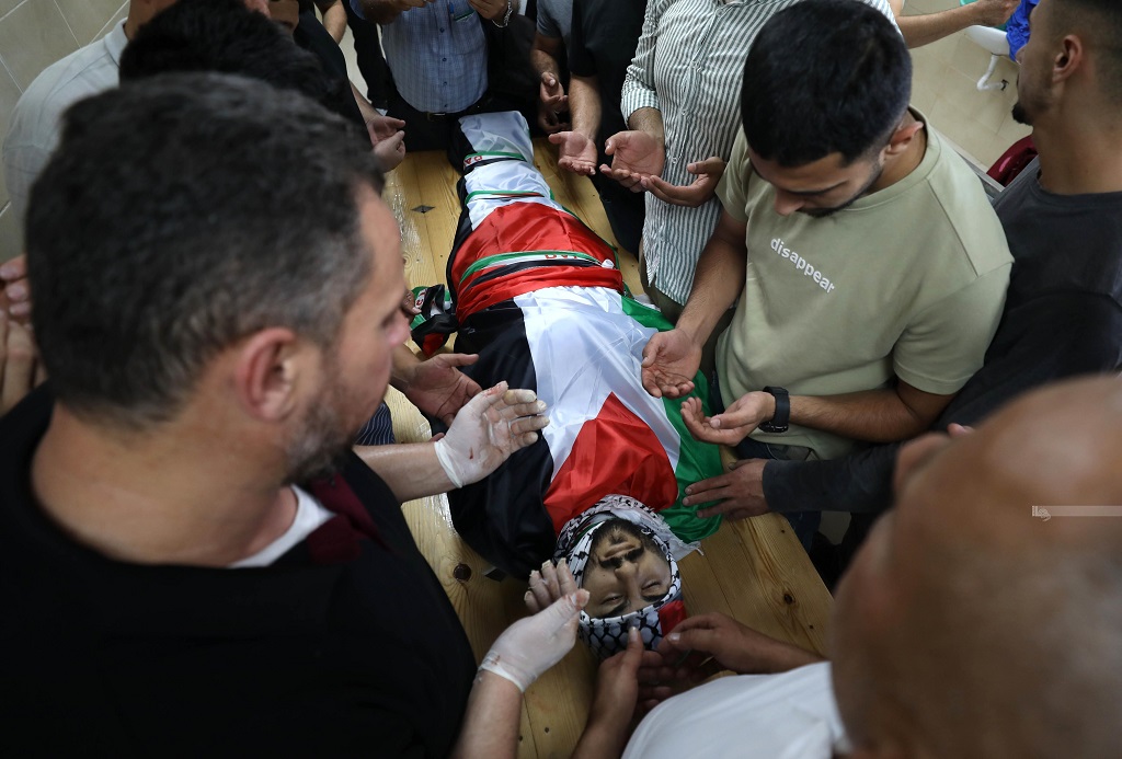 شهيد فلسطيني ثان برصاص العدو الصهيوني شرق نابلس واحتجاز جثمانه
