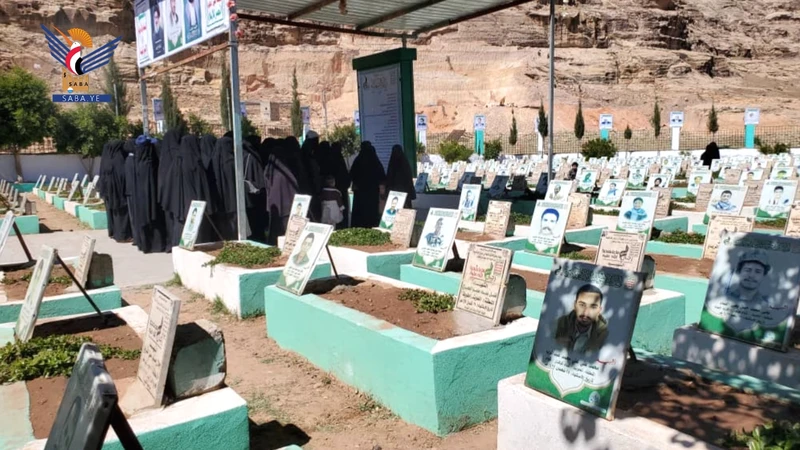 الهيئة النسائية بمديرية شبام كوكبان في المحويت تزور روضة الشهداء