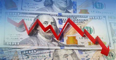 الدولار ينخفض بعد إعلان ترامب وقف إطلاق النار