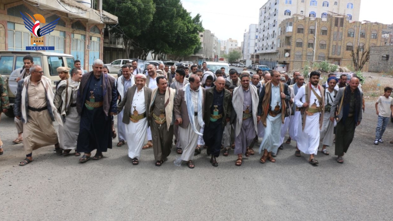 قيادات من إب ومؤسسة الكهرباء تزور المرابطين في الجبهة الشرقية بالقصر في تعز