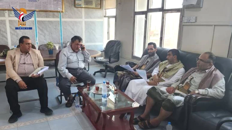 رئيس المكتب القانوني للدولة يطلّع على الأداء القانوني بفرع هيئة الأراضي بالحديدة