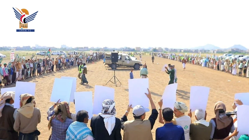 وقفة مسلحة بمديرية باجل في الحديدة تنديداً بالإساءة للقرآن الكريم