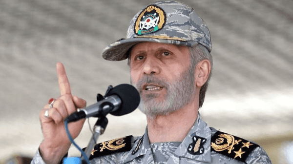 قائد الجيش الإيراني: لن نتخلى عن معاقبة قتلة القائد الشهيد