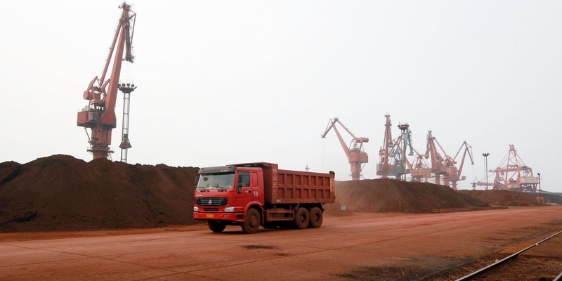 الصين تعلّق ضوابط تصدير المعادن الأرضية النادرة لمدة عام  