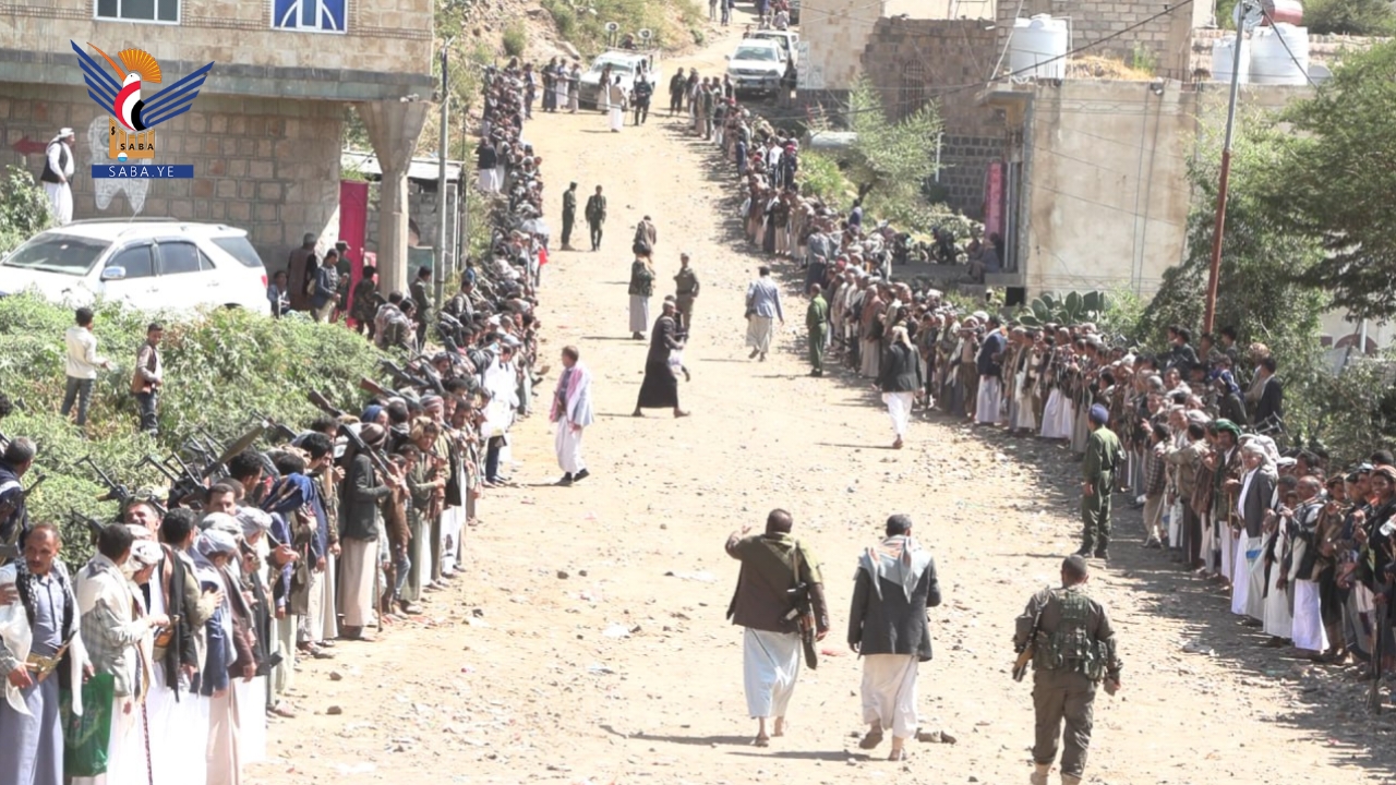 وقفة قبلية مسلحة في عتمة بذمار إعلانا للنفير وتأكيدا على الجهوزية لمواجهة الأعداء