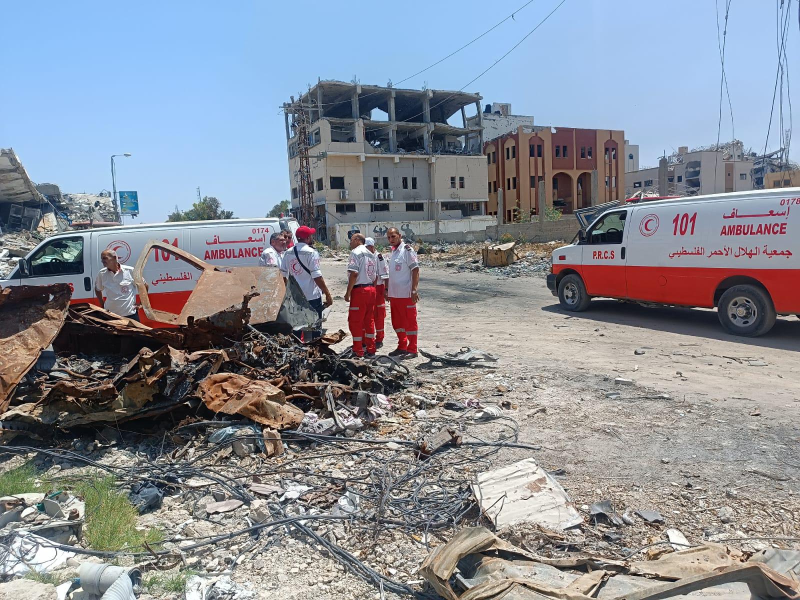 الهلال الأحمر الفلسطيني يعلن توقف العمل في إحدى عياداته بسبب قصف صهيوني