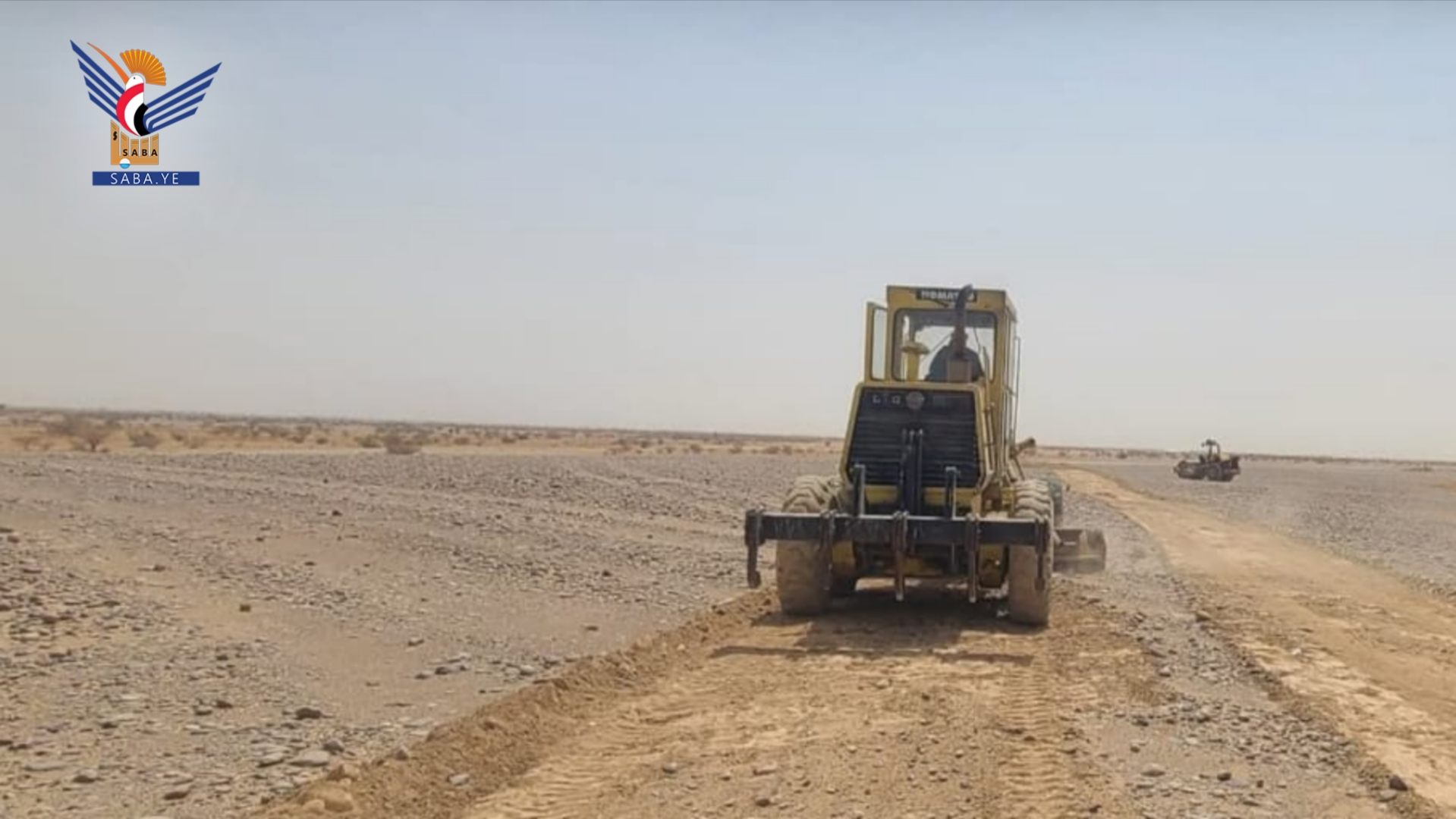 السلطة المحلية في الجوف تسلم مواقع ثلاث طرق زراعية