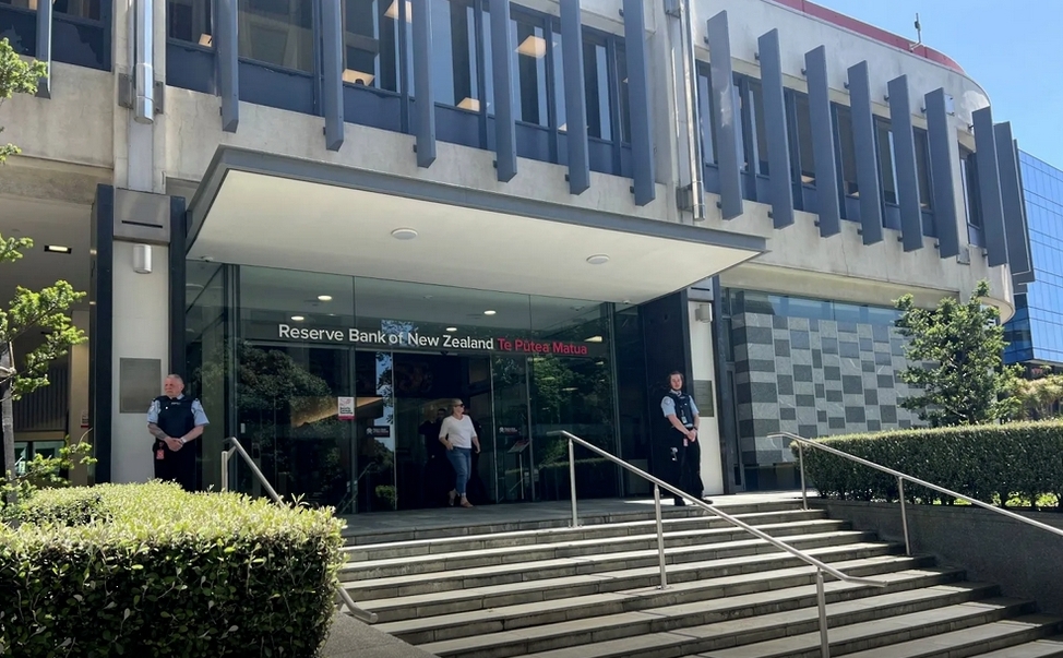بنك نيوزيلندا المركزي يبقي أسعار الفائدة دون تغيير    
