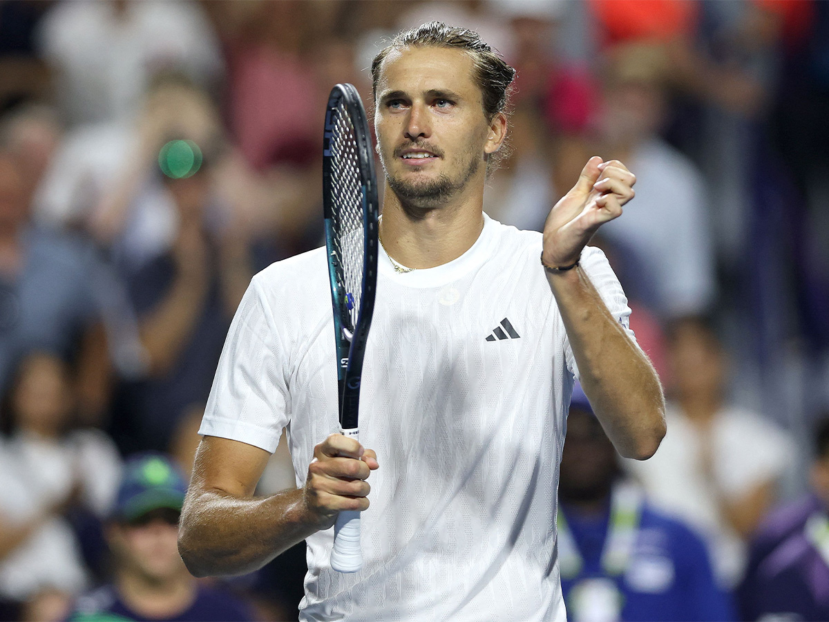 زفيريف يقصي حامل لقب بطولة تورنتو لأساتذة التنس بوبيرين ويبلغ نصف النهائي