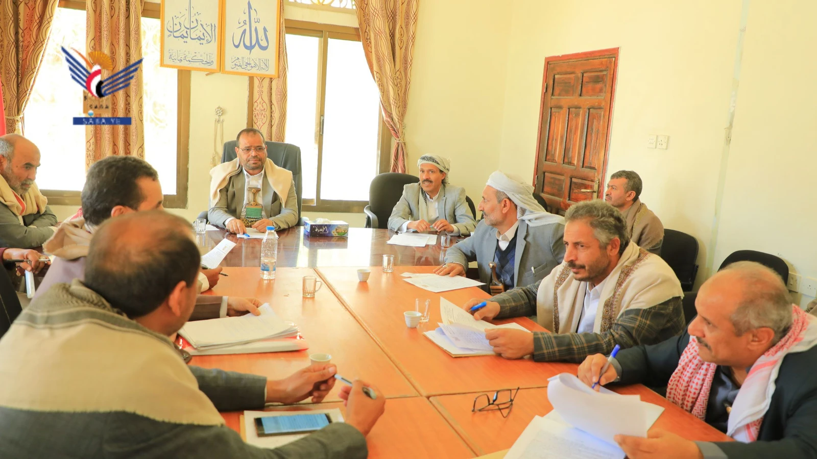لجنة المناقصات بصعدة تناقش تنفيذ عدد من المشاريع الخدمية