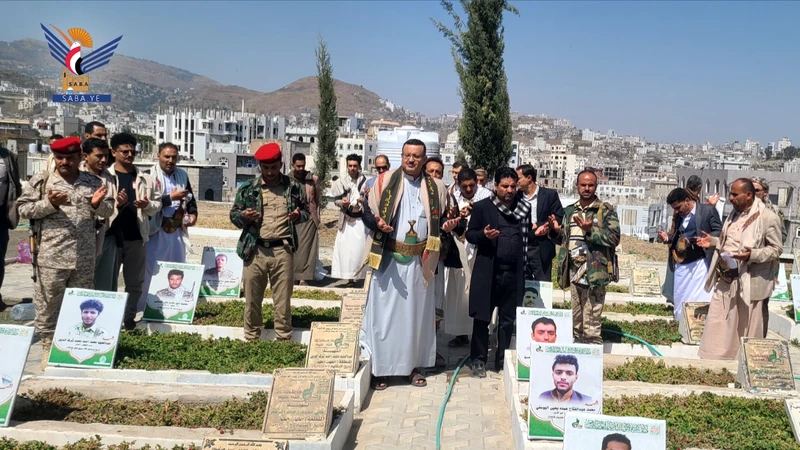 زيارة لمنتسبي فرع هيئة الأراضي بإب للمعرض المركزي وروضة الشهداء