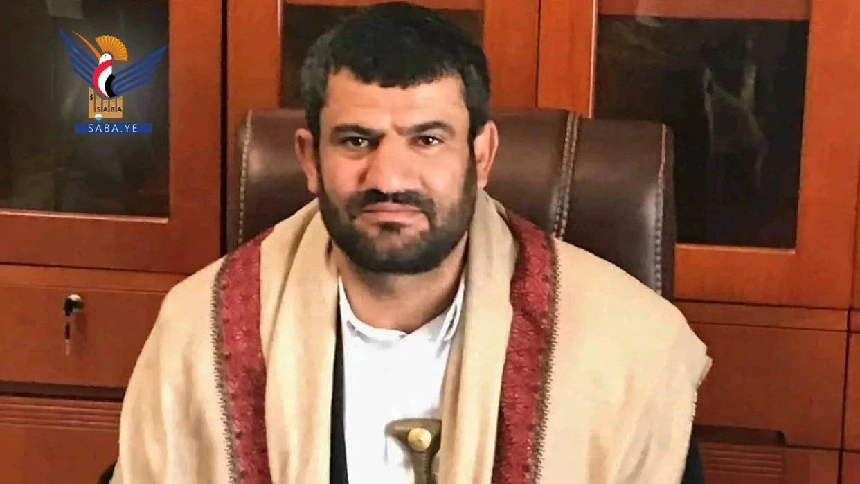 الشيخ قرشة يعزي الرئيس المشاط بوفاة والدته