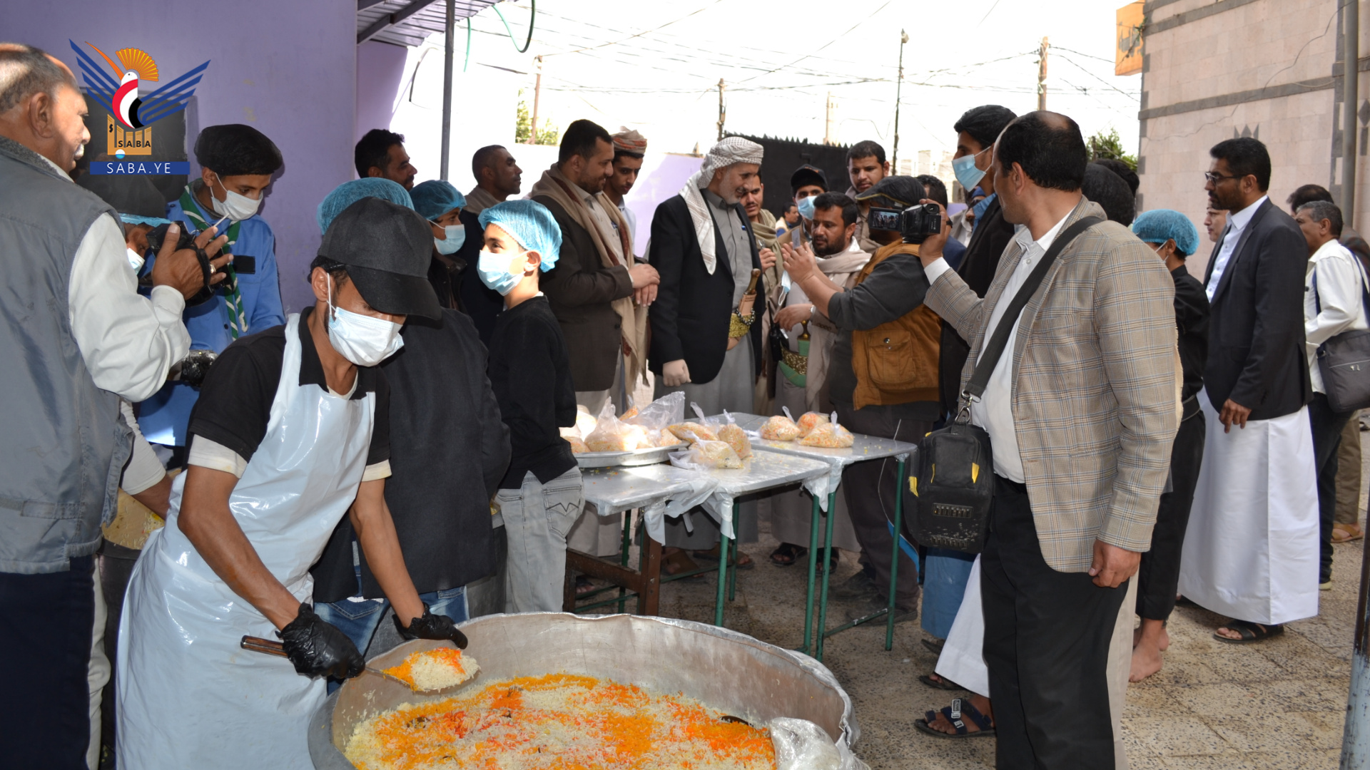 وزير النفط والمعادن يزور عددًا من المطابخ الخيرية في مديرية معين بالأمانة