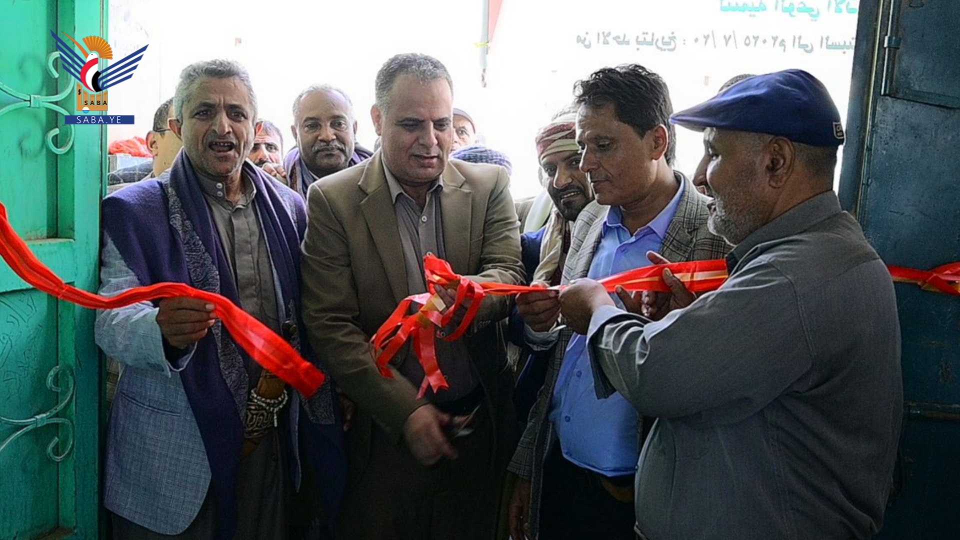 محافظ حجة يفتتح المعرض الأول للصور