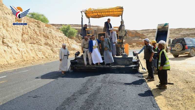 محافظ صعدة يطلع على سير العمل في مشروع شق وسفلتة خط دماج - آل سالم محافظ صعدة يطلع على سير العمل في مشروع شق وسفلتة خط دماج - آل سالم