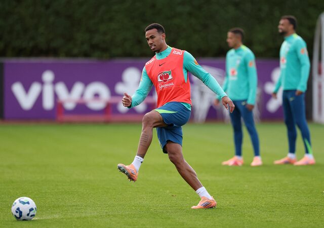 الاتحاد البرازيلي لكرة القدم يعلن غياب مدافع أرسنال جابرييل عن الملاعب بسبب الإصابة