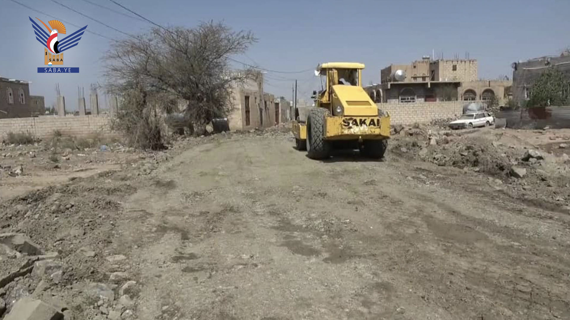 محافظ البيضاء يتفقد مشروع رصف شارع الشهيد العزاني بمديرية العرش