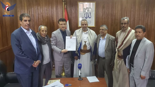 مكافحة الفساد تتسلم إقرار نائب وزير التربية والتعليم والبحث العلمي