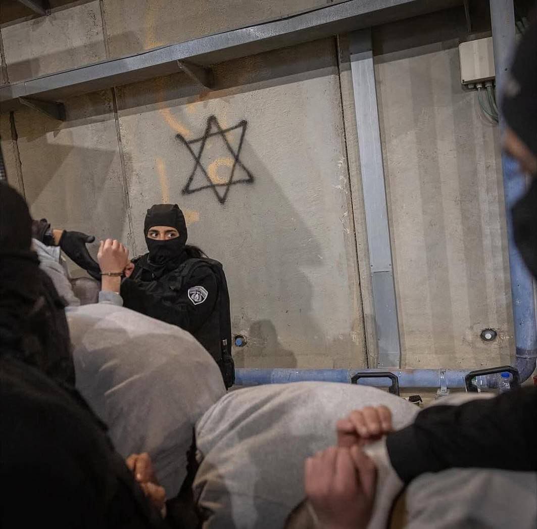 الفلسطيني للدفاع عن الأسرى: منع الصليب الأحمر من زيارة الأسرى مقدمة لمرحلة أكثر دموية داخل السجون الفلسطيني للدفاع عن الأسرى: منع الصليب الأحمر من زيارة الأسرى مقدمة لمرحلة أكثر دموية داخل السجون